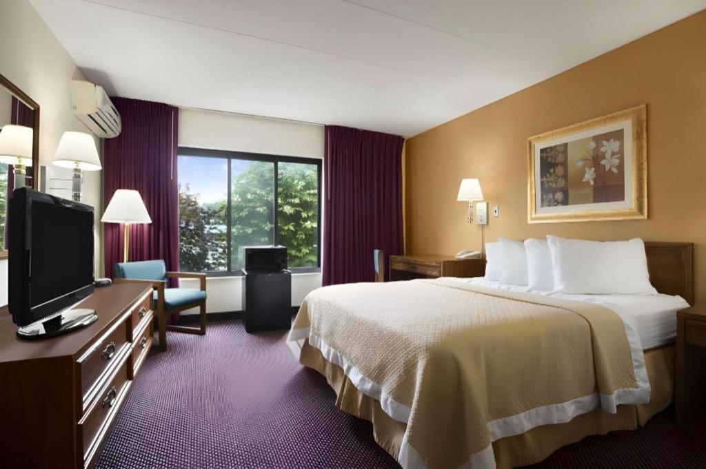 Ramadaby Wyndham Pittsburgh-new Stanton Hotel New Stanton