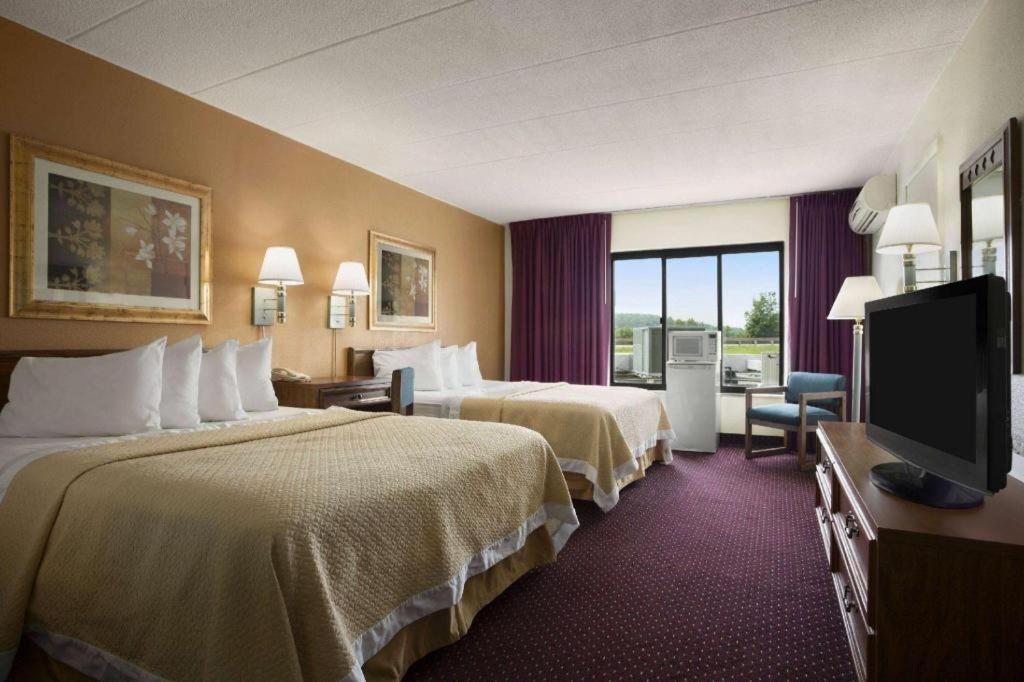 Hotel Ramadaby Wyndham Pittsburgh-new Stanton New Stanton