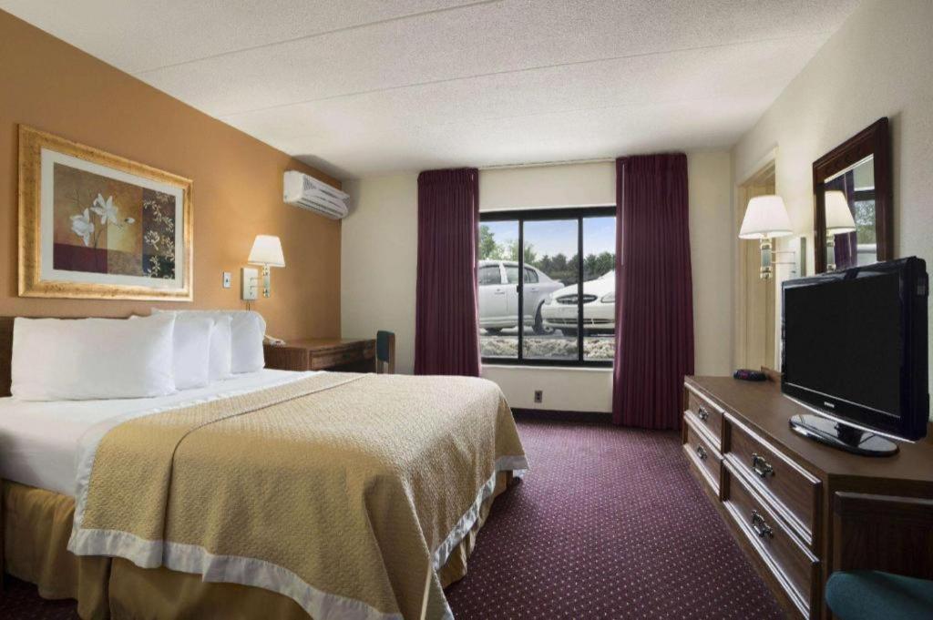 Ramadaby Wyndham Pittsburgh-new Stanton Hotel