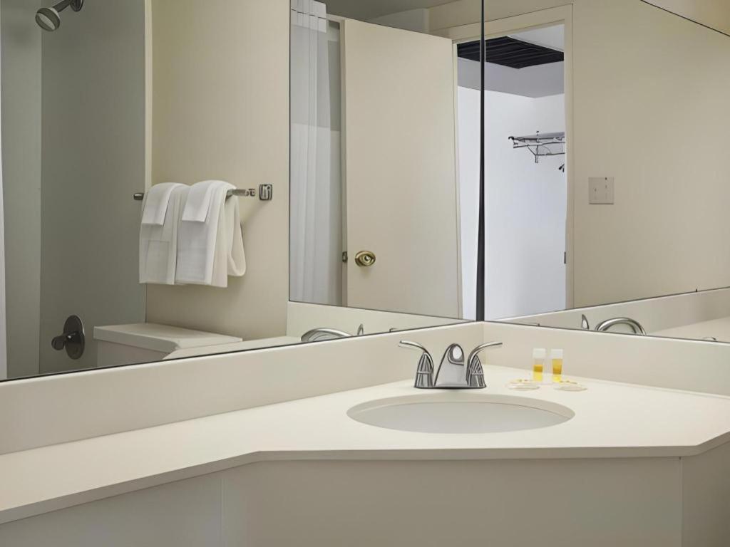 Hotel Ramadaby Wyndham Pittsburgh-new Stanton New Stanton